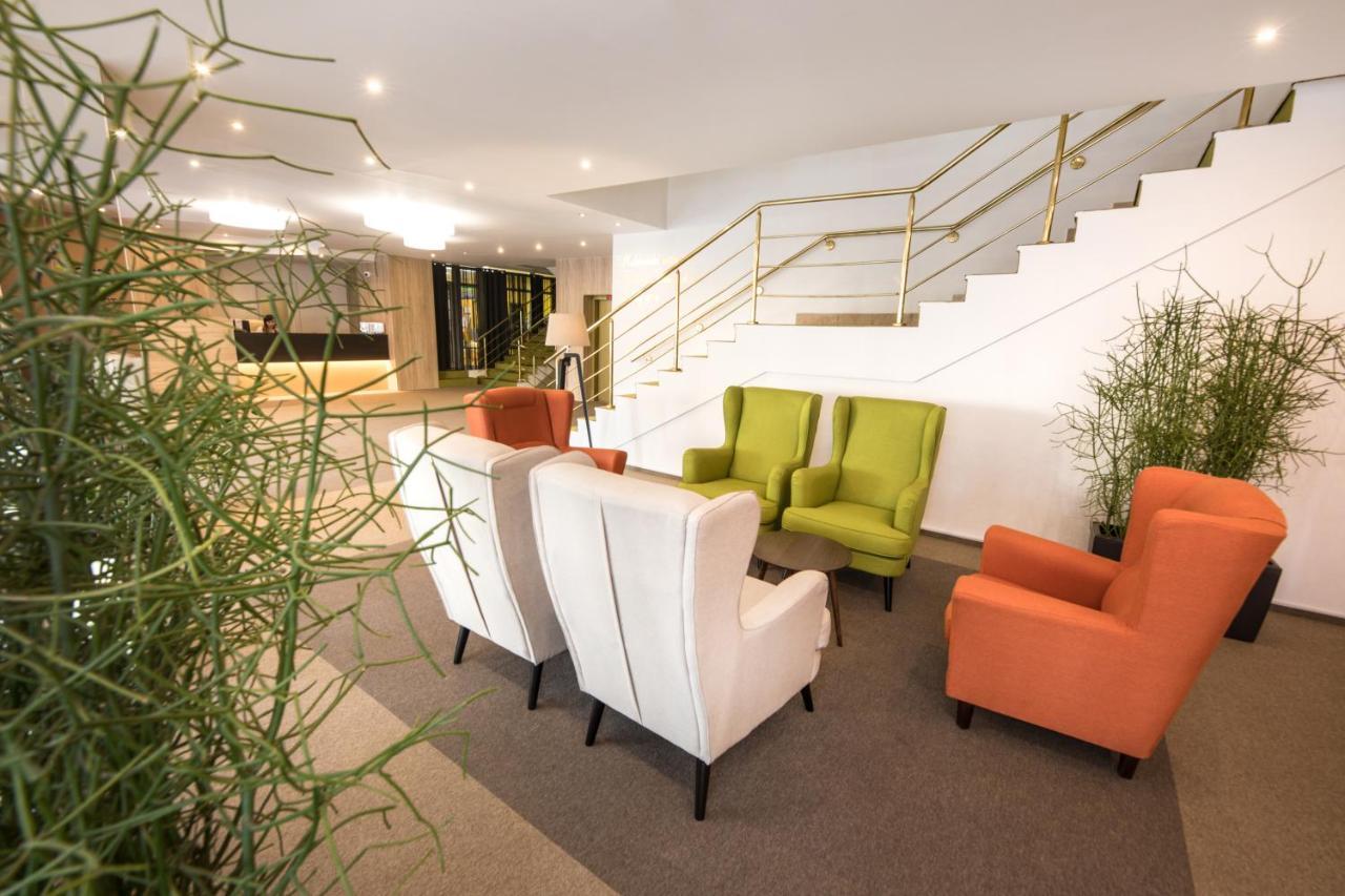 Hotel Zlaty Byk Rimavská Sobota Exteriör bild