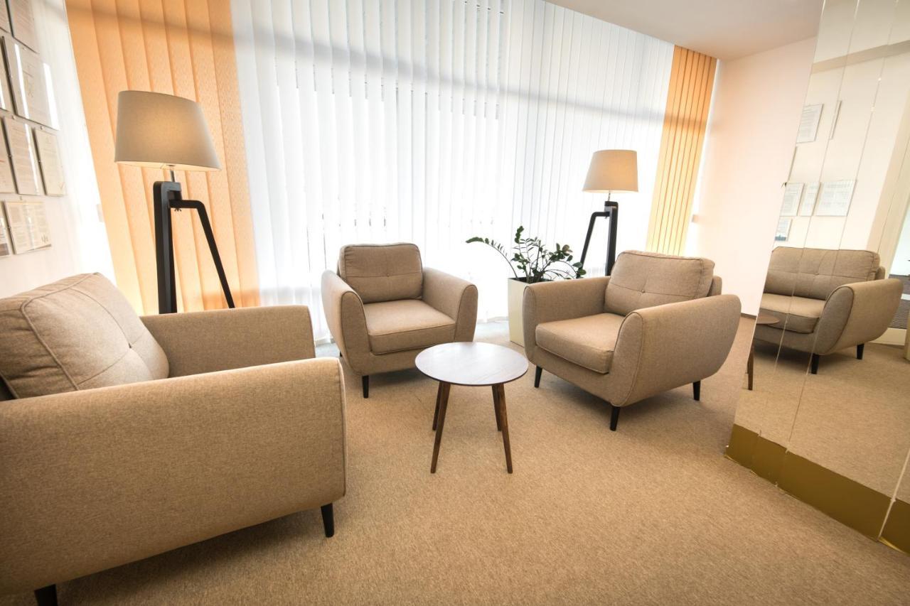 Hotel Zlaty Byk Rimavská Sobota Exteriör bild