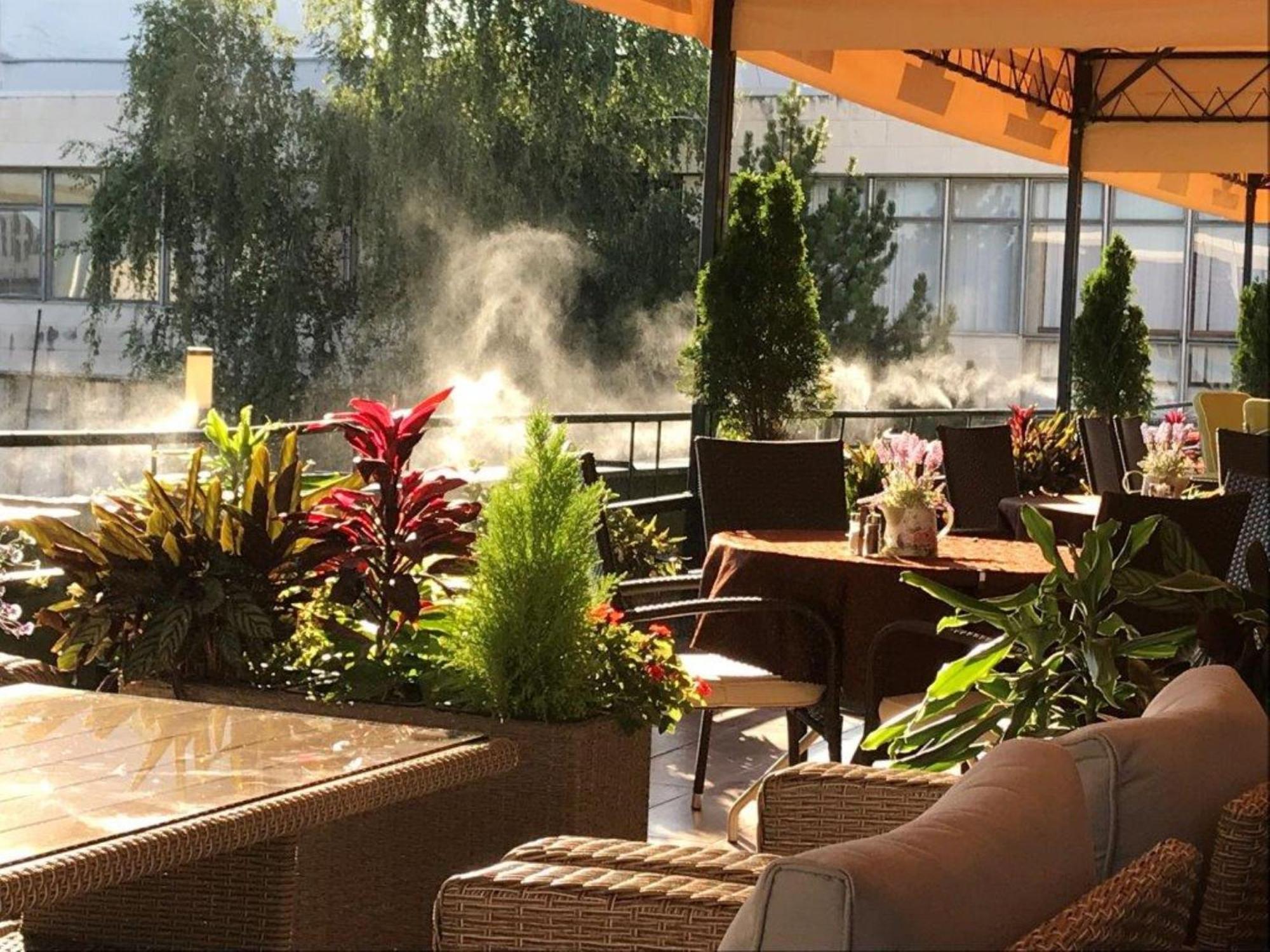 Hotel Zlaty Byk Rimavská Sobota Exteriör bild