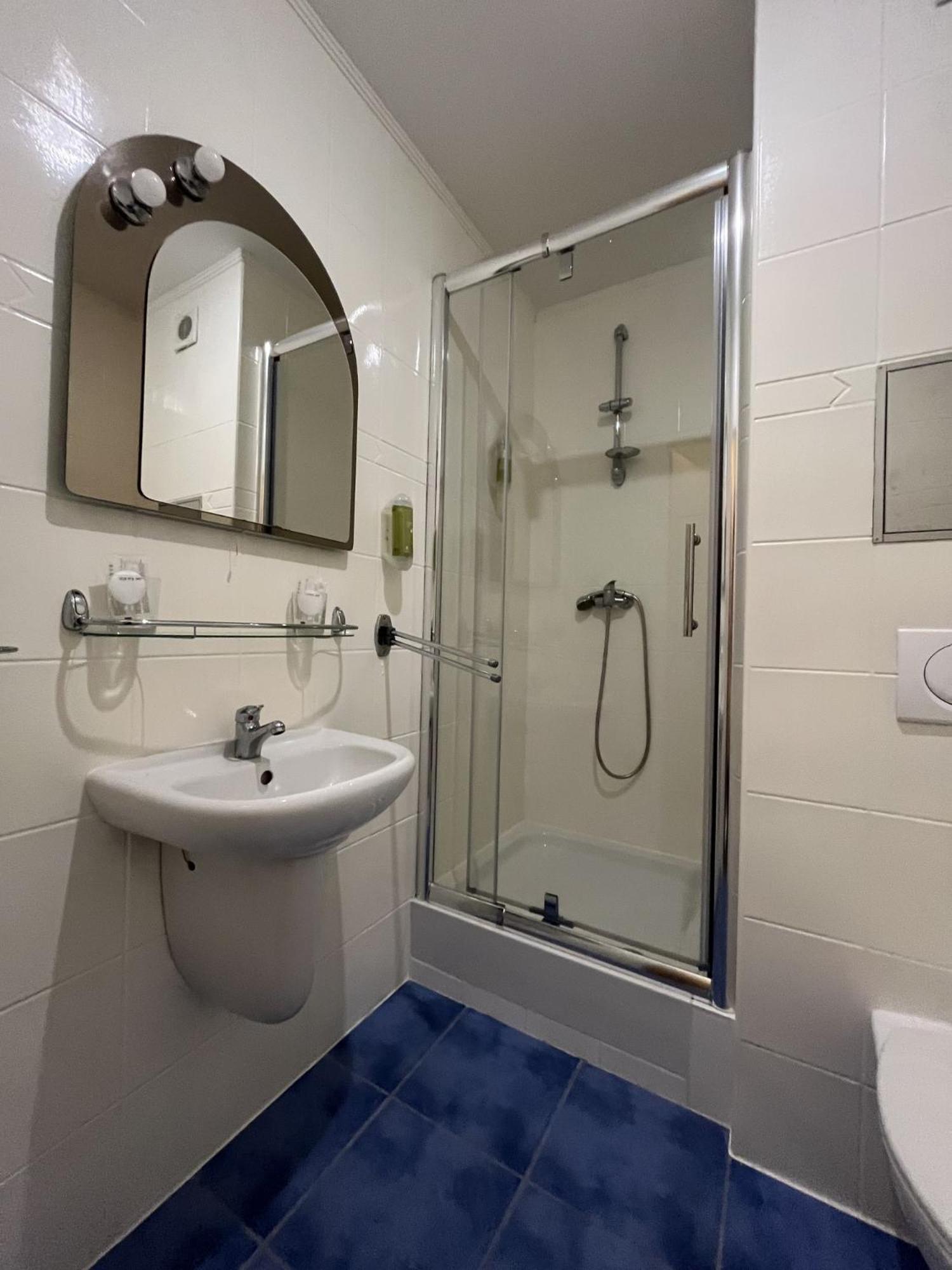 Hotel Zlaty Byk Rimavská Sobota Exteriör bild